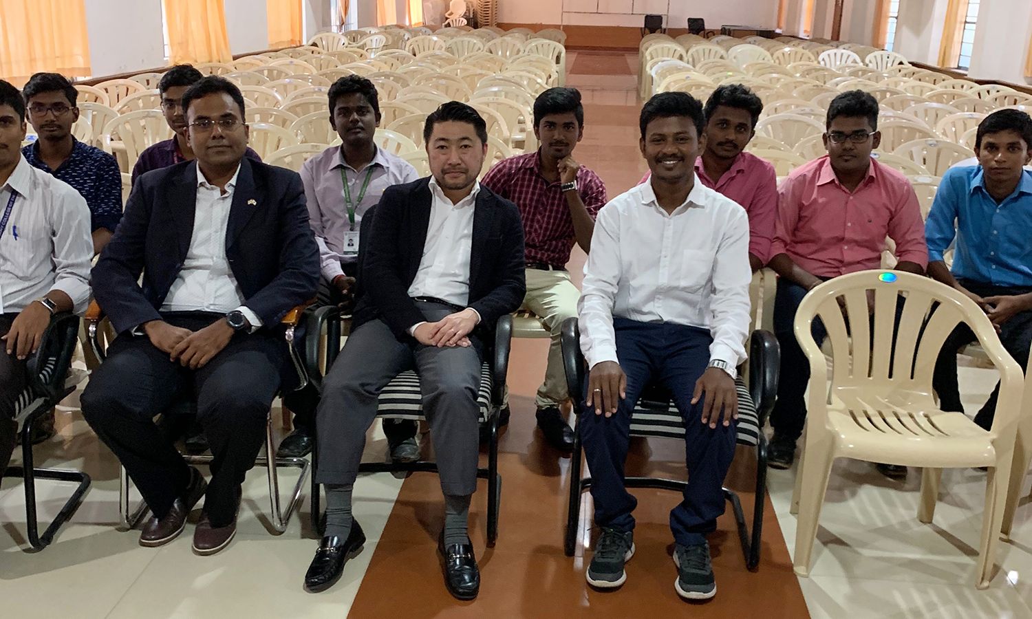 南インドのタミルナードゥ州・アショク先生と現地学生