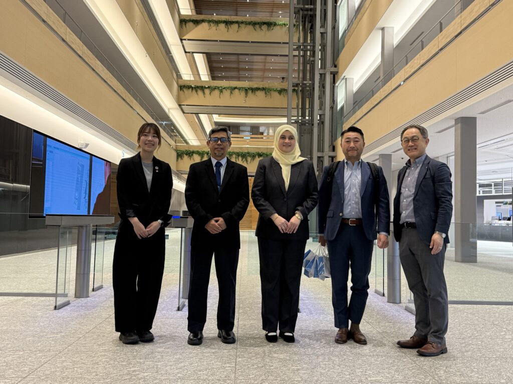 来日したUTeM学長・副学長とASIA to JAPANスタッフの集合写真