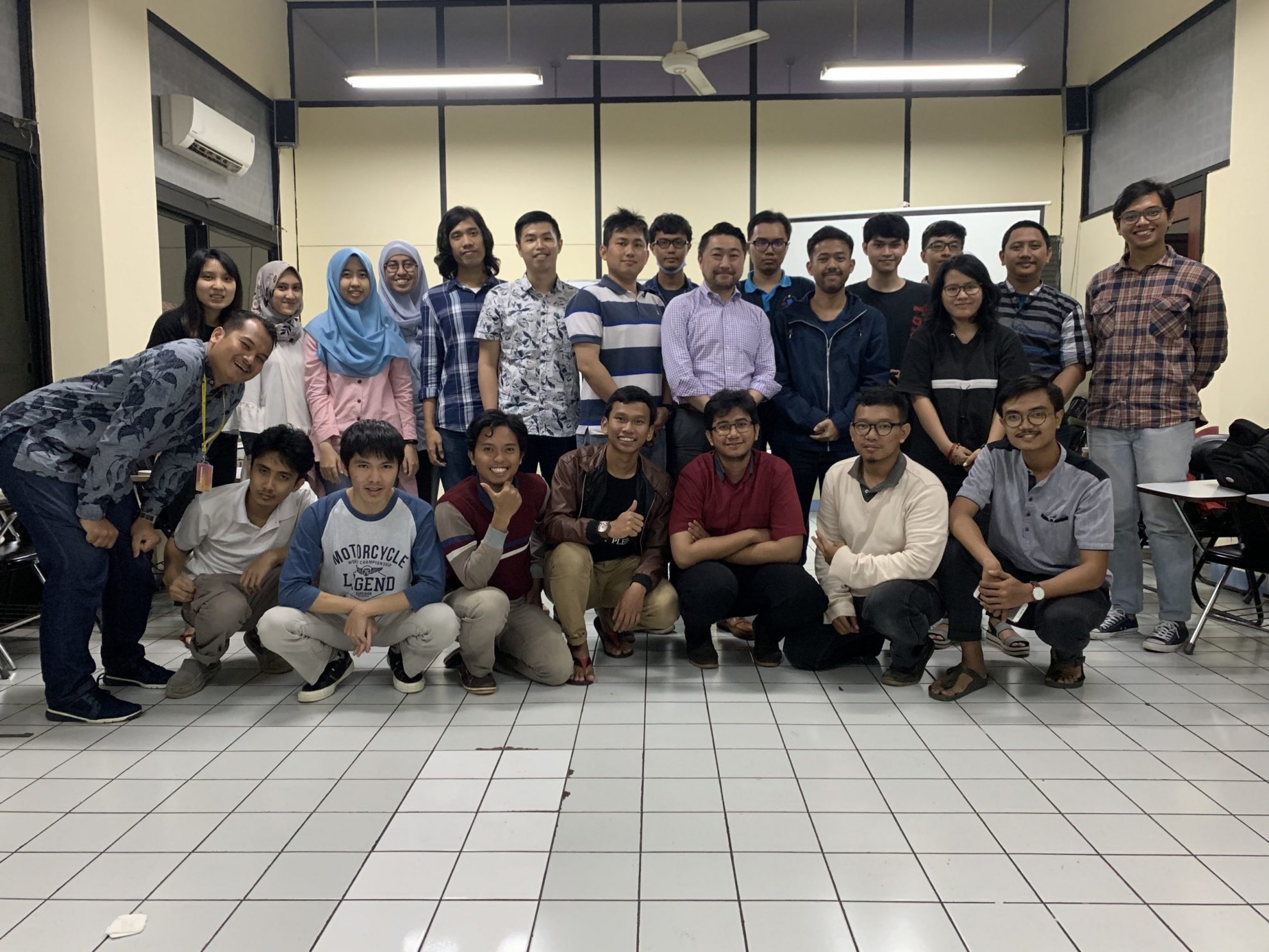 インドネシア大学で日本語学習プログラムに参加する学生たち